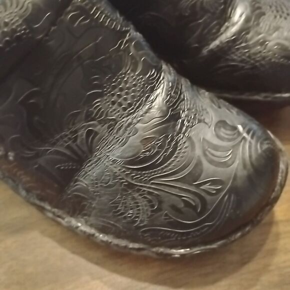 BOC BORN CONCEPT CLOGS EMBOSSED PAISLEY LEATHER SHOES - Picture 9 of 10